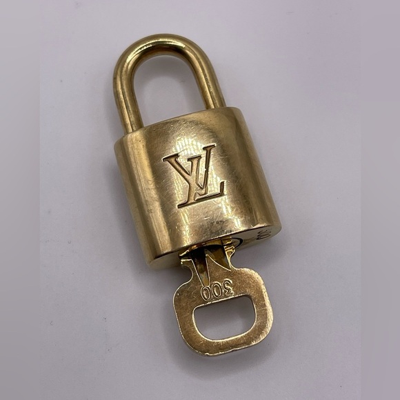 100% Authentic and pre loved Louis Vuitton - Gold Lock and Key set #300 - Picture 1 of 5